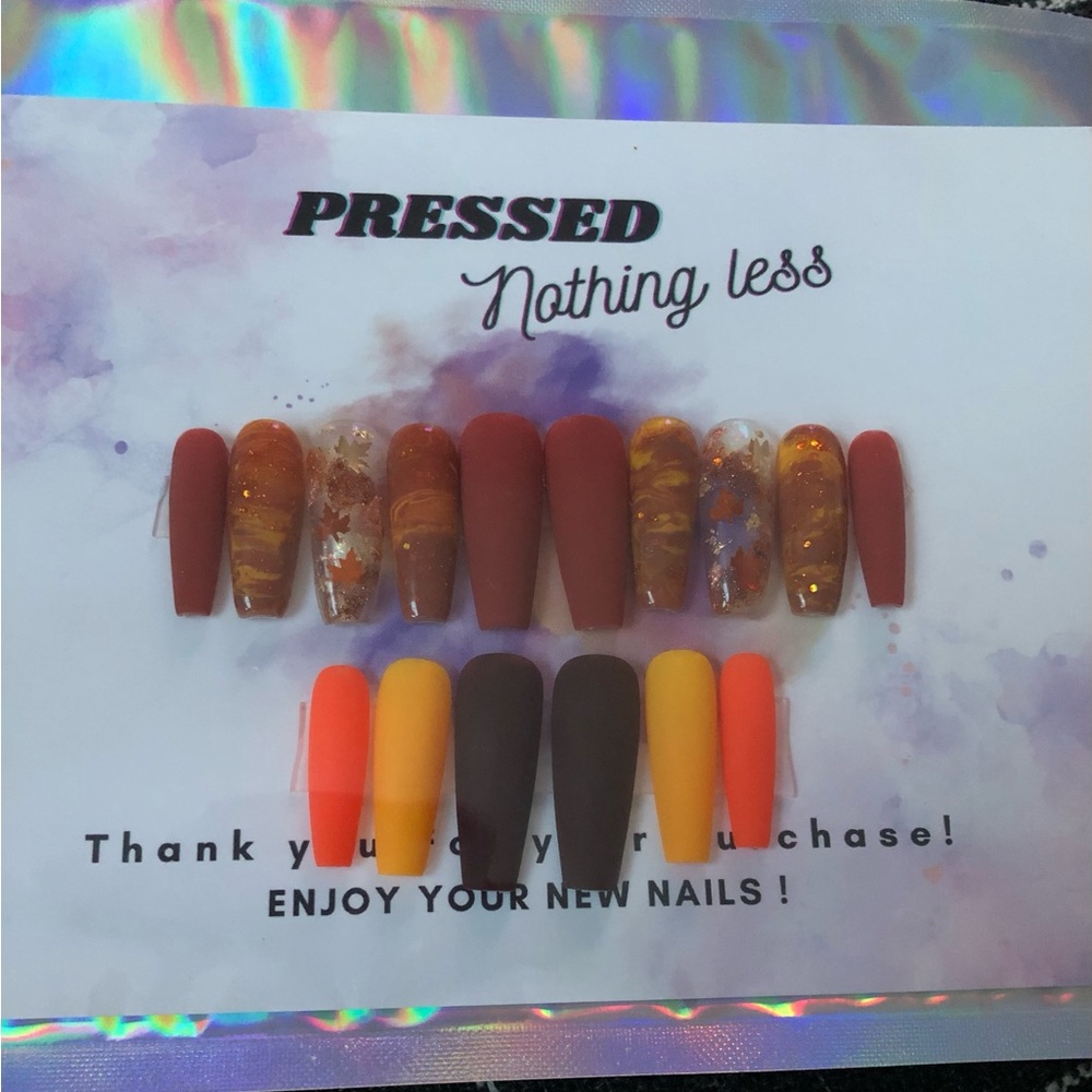 Press ons, brown, aprè